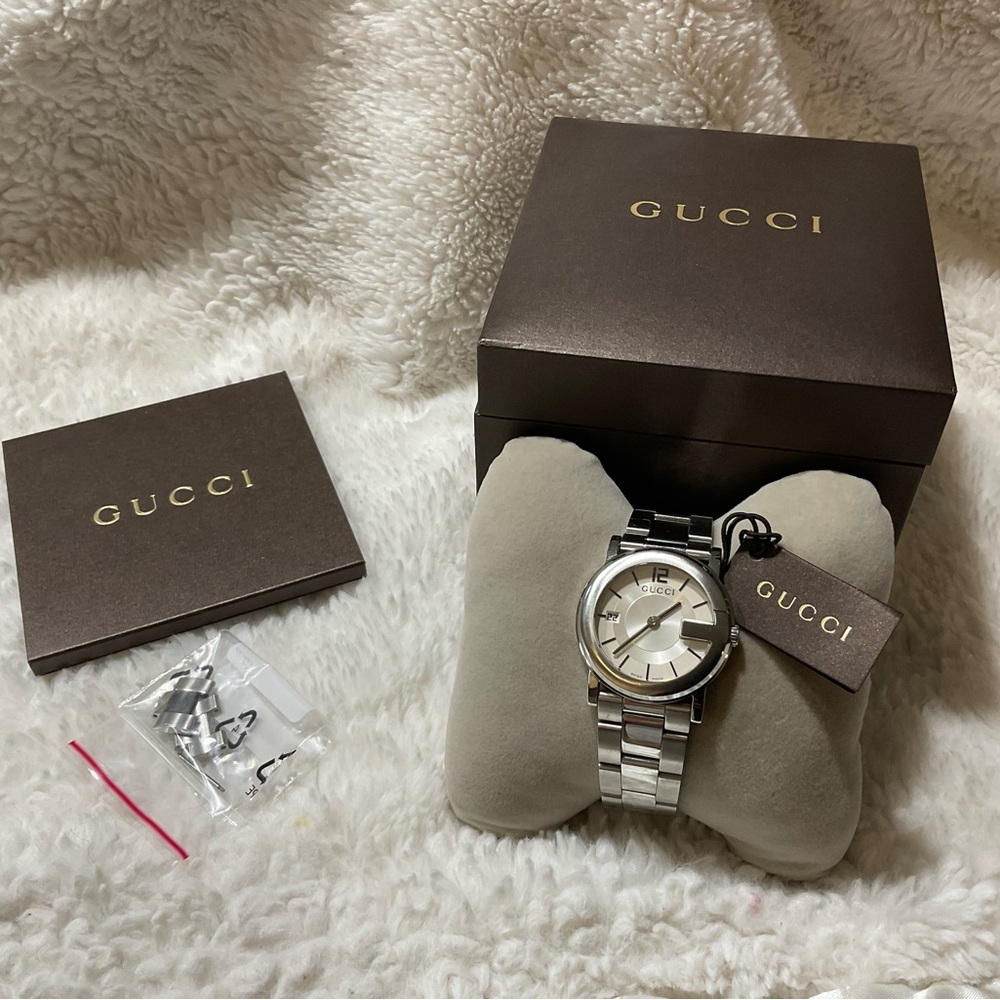 Gucci Silver Watch with Classic Round Face and Metal Link Bracelet